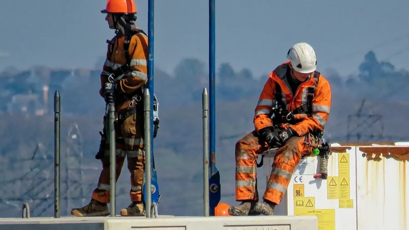 Nadzór w firmie: jak ustawić cykliczne przeglądy BHP i raportowanie zarządowi